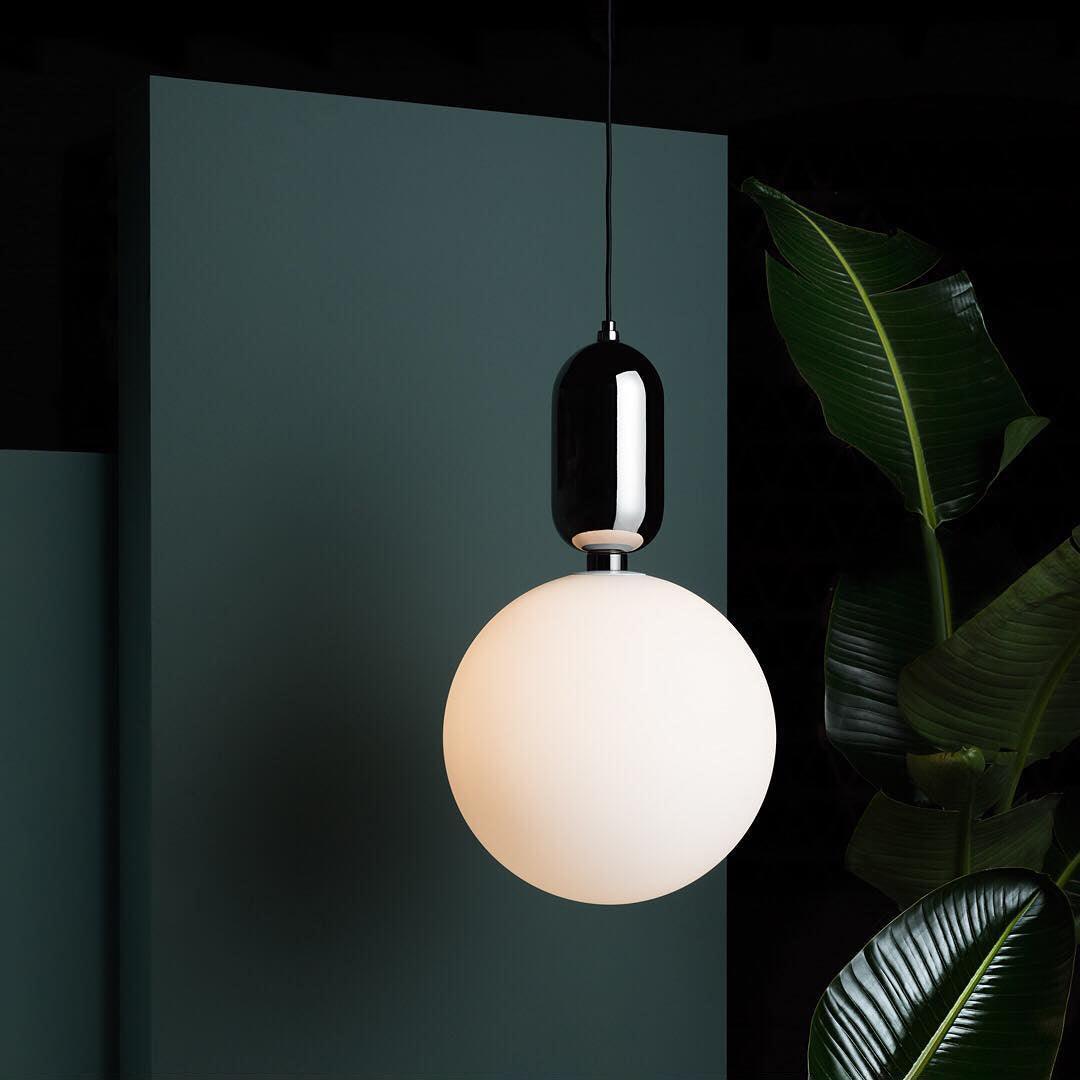Capsule Globe Glass Pendant Light – Glass detail 9