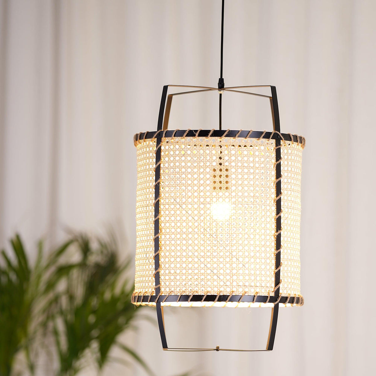 Rattan Cane Pendant Light – Rattan detail 2